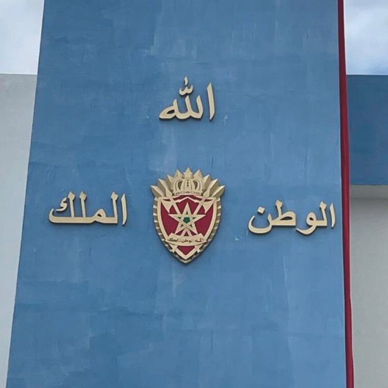 Création et fabrication de logos en Forex, Plexiglas et Inox