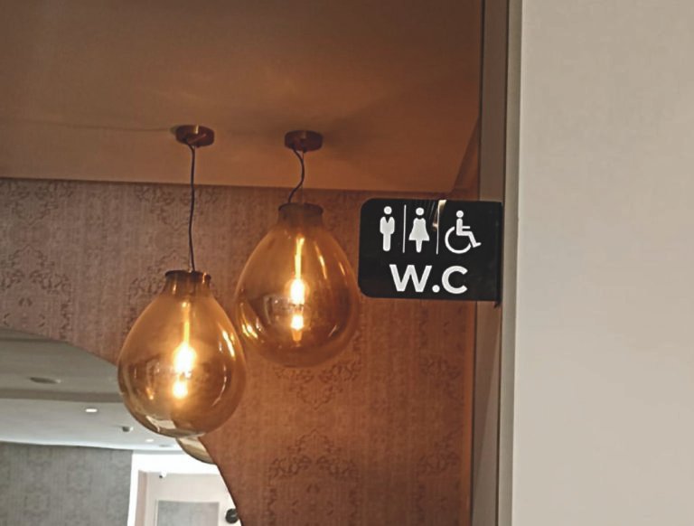 Plaques en Plexiglas sur mesure