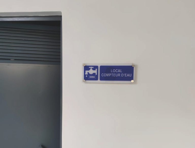 Plaques en Plexiglas sur mesure